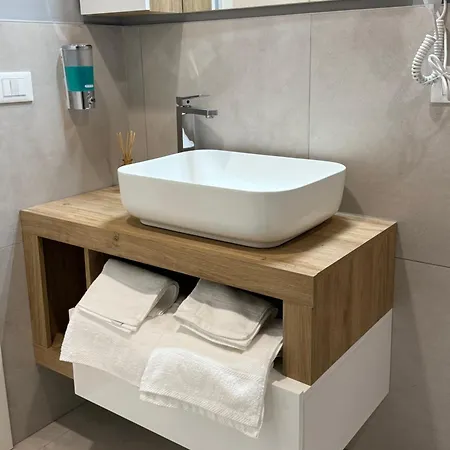 Vb Luxury בית הארחה