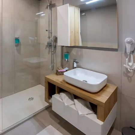 Vb Luxury בית הארחה 4*