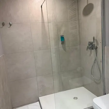 Vb Luxury בית הארחה *